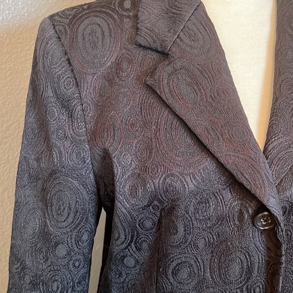 *Banana Republic - size 8 - Black long coat with pattern detail - Picture 2 of 6
